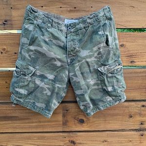 Cammo cargo shorts